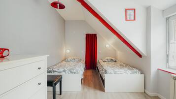 2 bedrooms, iron/ironing board, free WiFi, bed sheets