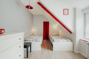 2 bedrooms, iron/ironing board, free WiFi, bed sheets