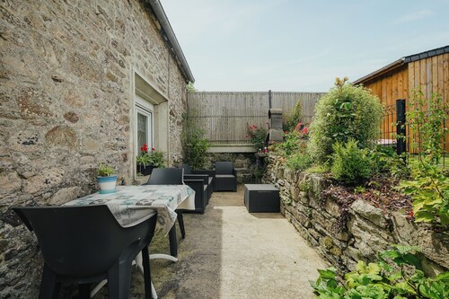 Maison 'Gite Les Dauphins À Matignon' avec terrasse privée, jardin privé et Wi-Fi