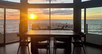The Lake House - private house on Lake Erie - 10 min from downtown