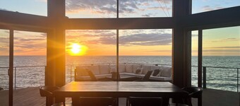 The Lake House - private house on Lake Erie - 10 min from downtown