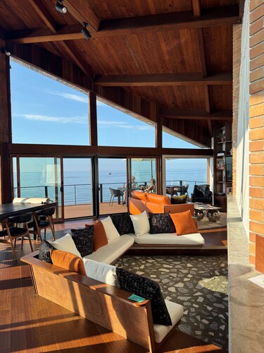 The Lake House - private house on Lake Erie - 10 min from downtown