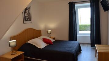 6 bedrooms, iron/ironing board, free WiFi, bed sheets