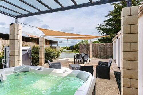 Maison de vacances 'Gîte Panda' avec piscine partagée et SPA, Wi-Fi et climatisation