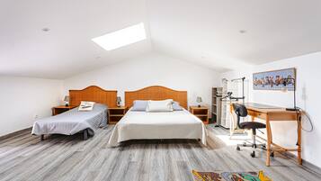 3 bedrooms, iron/ironing board, free WiFi, bed sheets