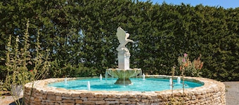 Casa de vacaciones 'Gîte Le Petit Sableau' con piscina y spa, terraza privada y Wi-Fi