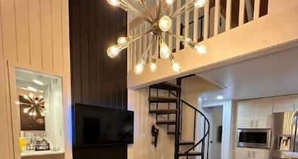 Cozy Mountain Retreat — Close to Slopes & Town