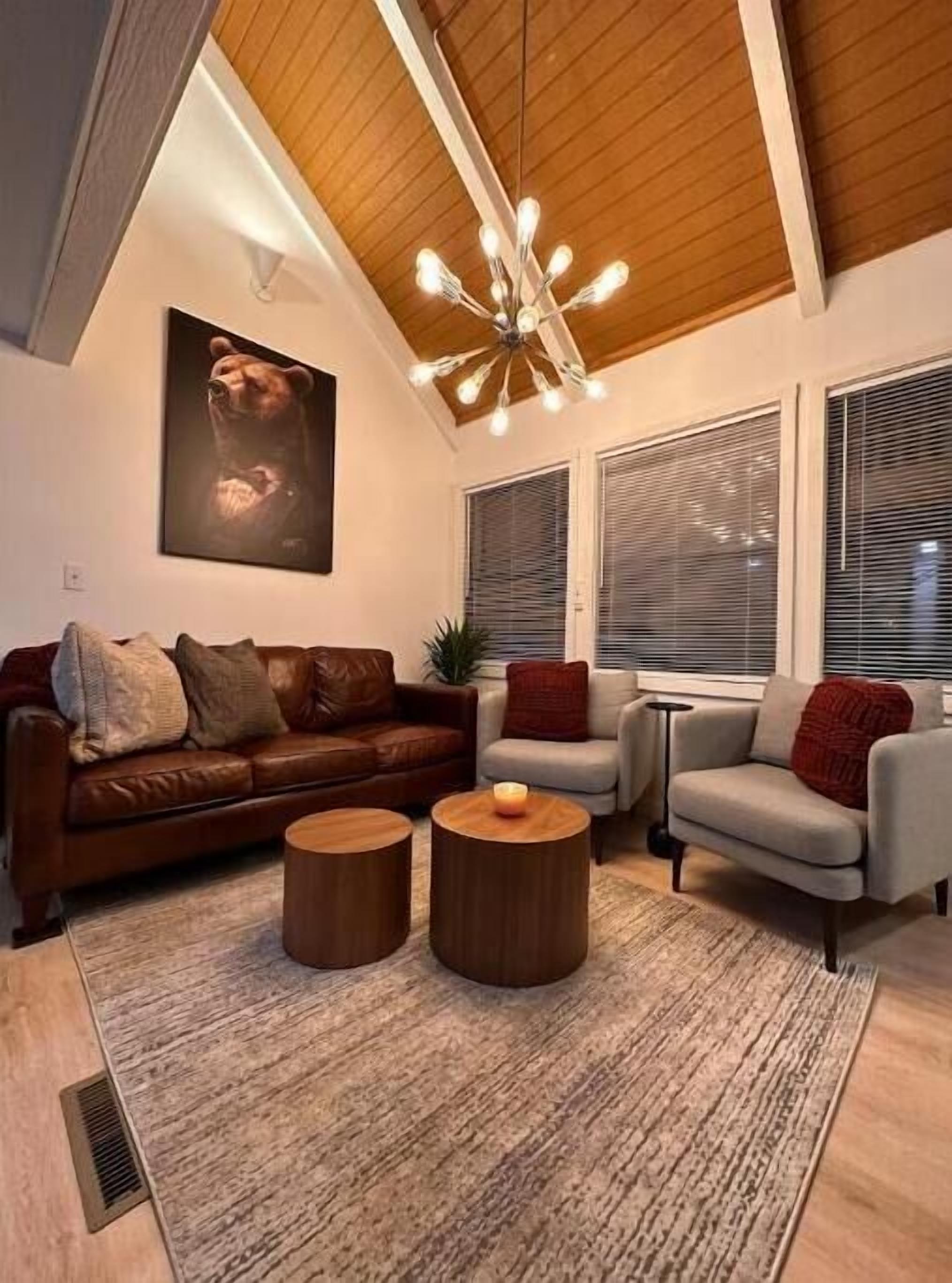 Smart-TV, Kamin, Stereoanlage