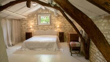 2 bedrooms, desk, iron/ironing board, free WiFi