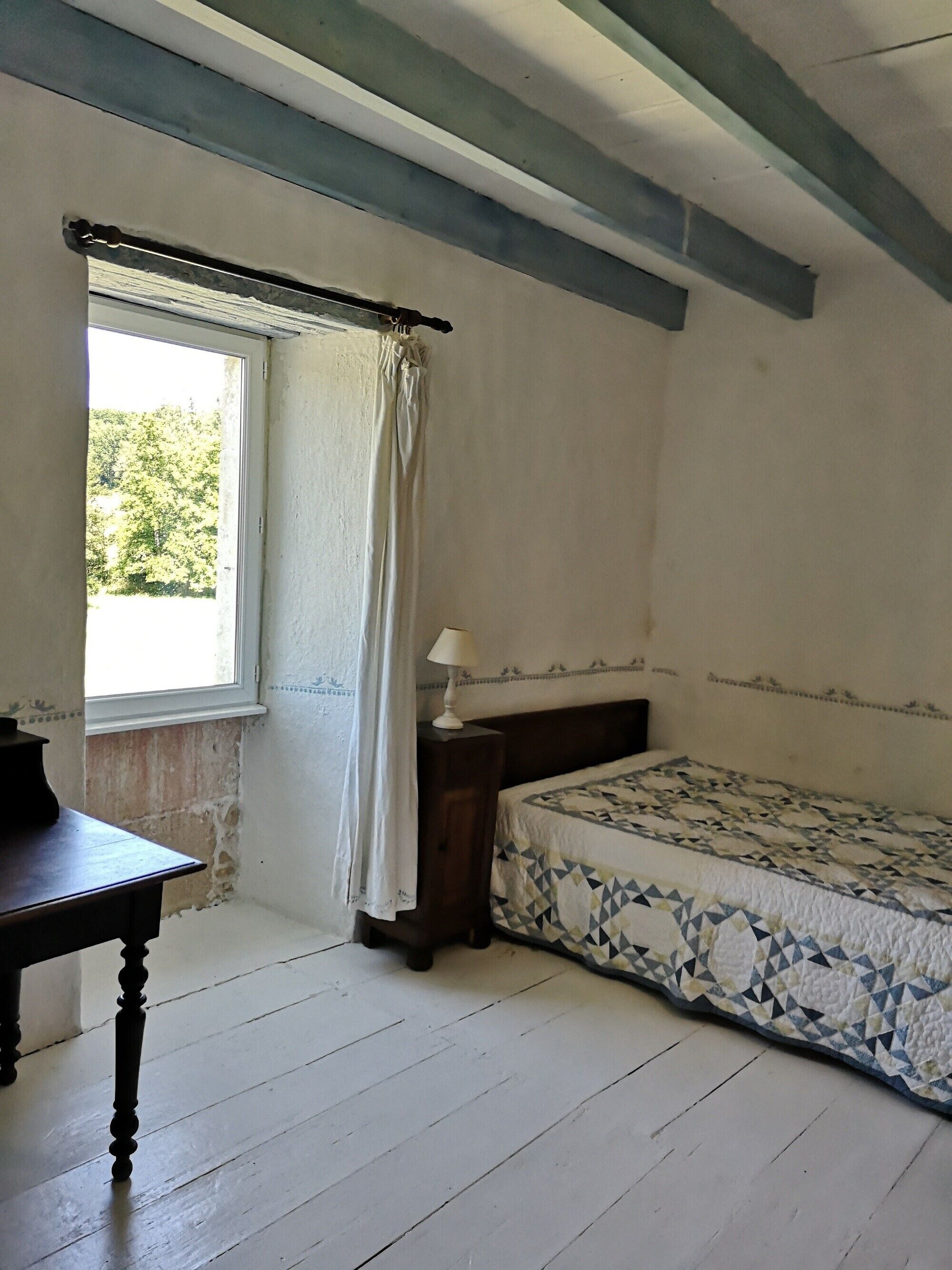 2 habitaciones, escritorio, tabla de planchar con plancha y wifi gratis 