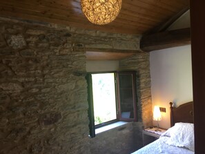 3 bedrooms, iron/ironing board, bed sheets