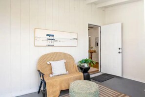 Interior - 10 min to Downtown + Park Circle (North Charleston)