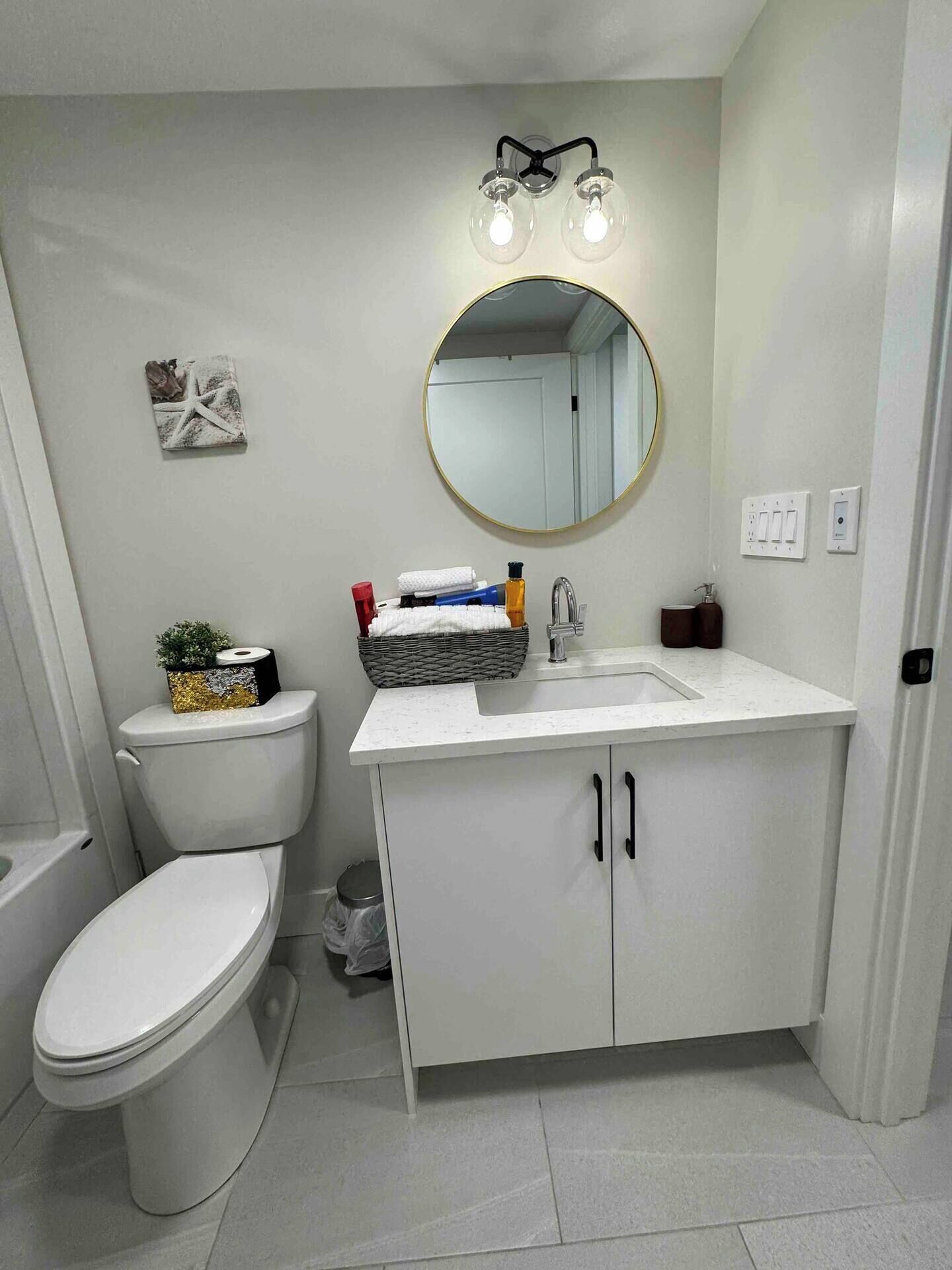 Haartrockner, Handtücher, Seife, Shampoo