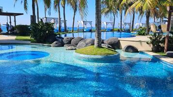 Exercise/lap pool