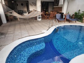 Apartamento familiar, 2 habitaciones, vistas a la playa, junto a la playa | Caja fuerte, tabla de planchar con plancha, wifi gratis y ropa de cama