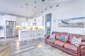 TV - 096 Gulf Loop  -3 Bedroom  - Includes Golf Cart & Wifi  - 2 Pools (Panama City Beach)