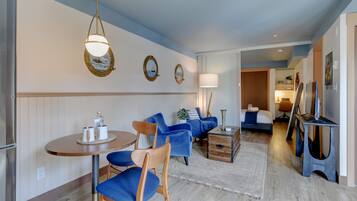 Deluxe Apartment | 1 bedroom, individually decorated, individually furnished, desk