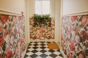 Pintu masuk interior