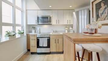 Royal Penthouse | Private kitchen | Full-size fridge, microwave, oven, stovetop