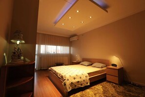 2 makuuhuonetta, silitysrauta/-lauta, Wi-Fi, vuodevaatteet