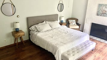 4 makuuhuonetta, silitysrauta/-lauta, ilmainen Wi-Fi, vuodevaatteet