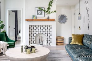 Smart TV, offices - 4000 sq ft Magical Midtown Quad, the ultimate hub for unforgettable Atlanta adventures! (Atlanta)