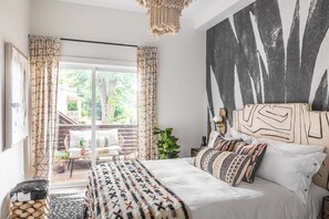 7 bedrooms, desk, iron/ironing board, travel cot - 4000 sq ft Magical Midtown Quad, the ultimate hub for unforgettable Atlanta adventures! (Atlanta)