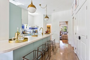 Fridge, microwave, oven, stovetop - Stylish Midtown 1BR + Office with Private Screened Patio (Atlanta)