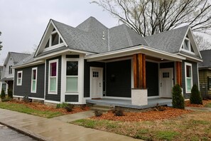 Exterior - cozy 1 bdrm duplex sleeps 3 / walk to Cooper Young (Memphis)