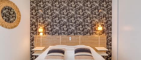 3 室のベッドルーム、WiFi (無料)、ベッドシーツ