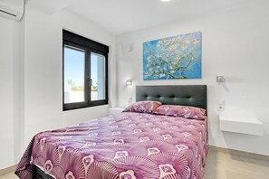 5 bedrooms, free WiFi - Villa 'Papagayo' with Private Pool, Wi-Fi and Air Conditioning (Dénia)