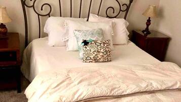 4 makuuhuonetta, silitysrauta/-lauta, Wi-Fi, vuodevaatteet