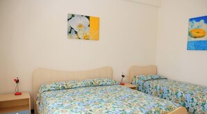 2 bedrooms, iron/ironing board, bed sheets
