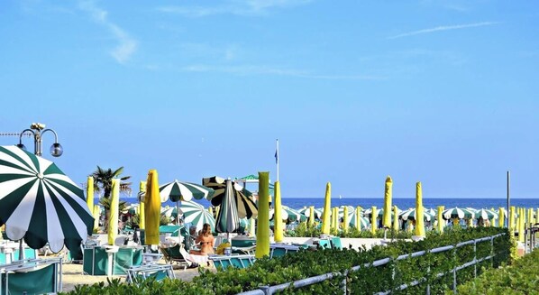 Una spiaggia nelle vicinanze