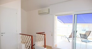 2 bedrooms, iron/ironing board, bed sheets