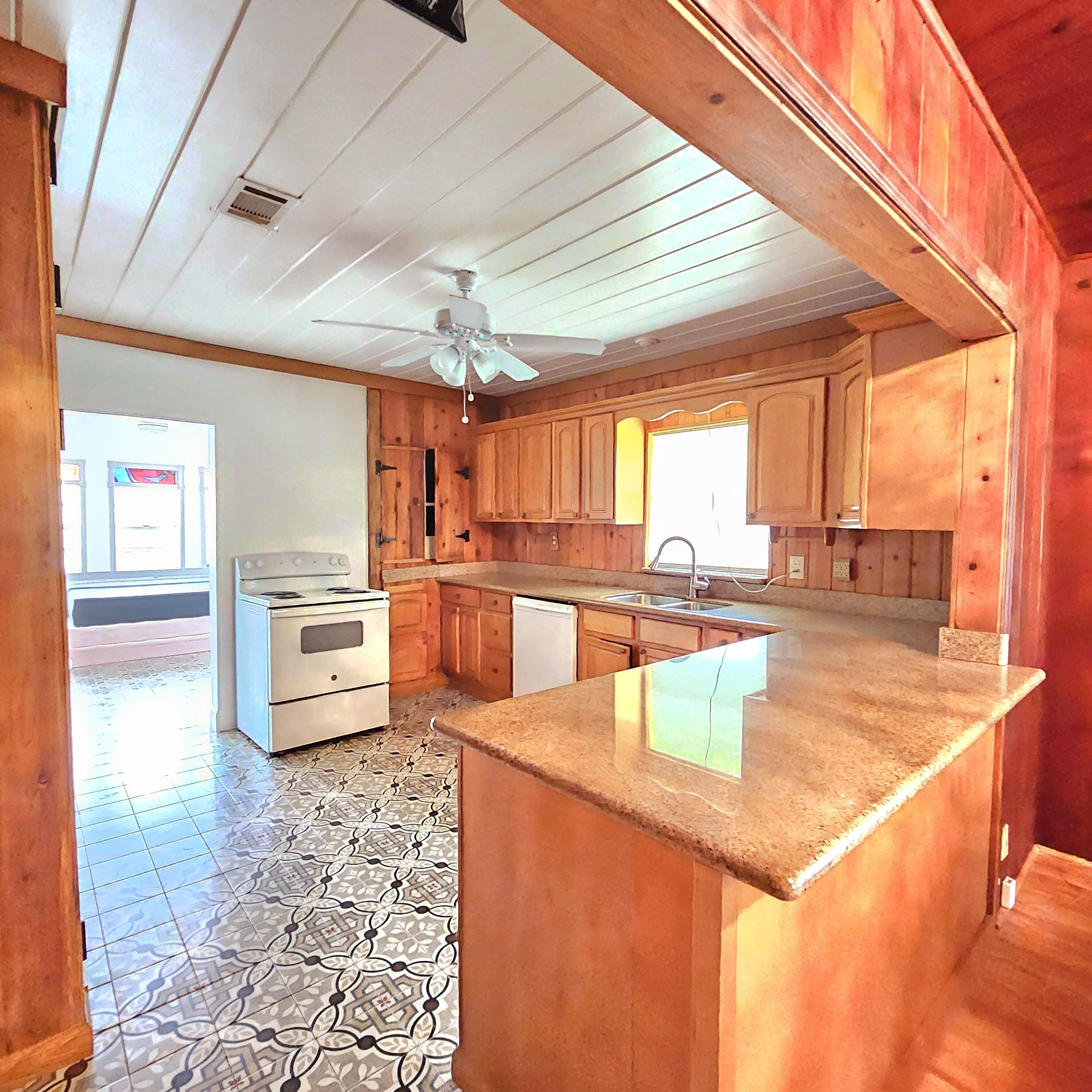 Cozy 3-Bedroom House-13min from the beach 