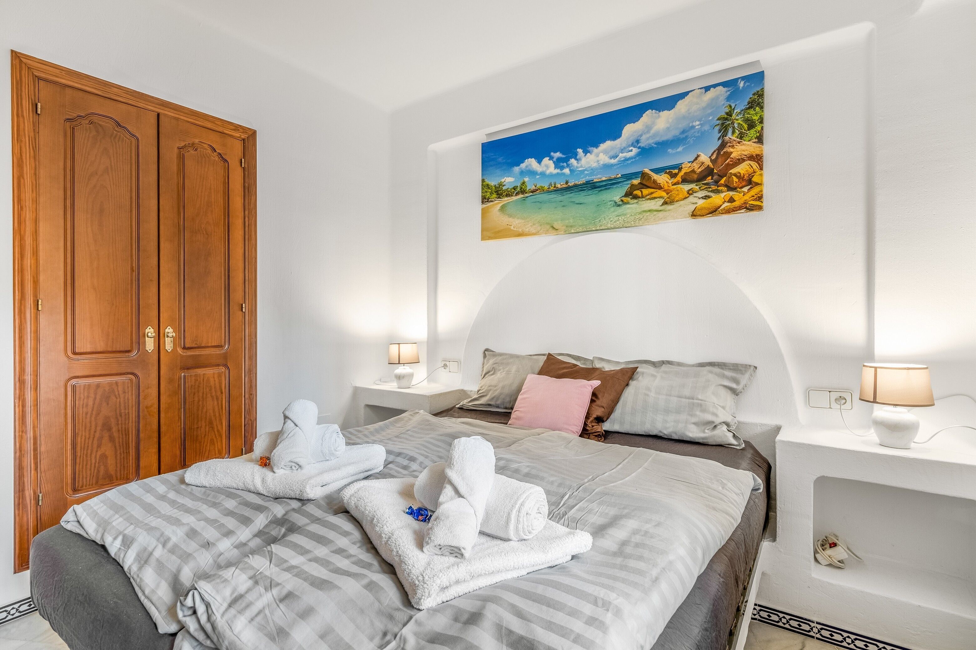 2 slaapkamers, een strijkplank/strijkijzer, gratis wifi, beddengoed