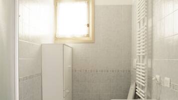 Doccia, asciugacapelli, asciugamani