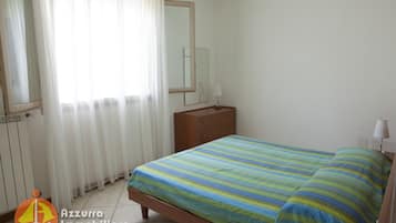 2 bedrooms, iron/ironing board, bed sheets