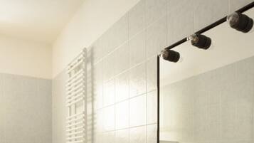 Doccia, asciugacapelli, asciugamani