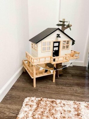 Children’s area - The Gifford - Stylish, King Bed, For Families! (Tacoma)