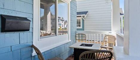 屋外ダイニングエリア