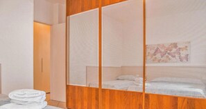 2 bedrooms, iron/ironing board, bed sheets