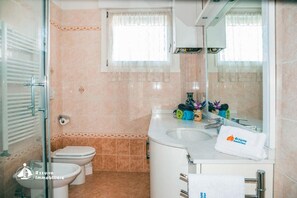 Shower, towels