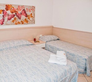 2 Schlafzimmer, Bügeleisen/Bügelbrett, Bettwäsche