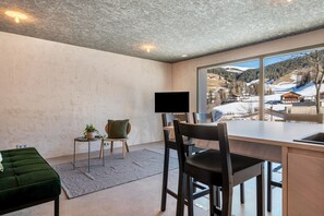 Dining - Apartment 'Lena Dolomites Gartensuite' with Mountain View, Private Terrace and Wi-Fi (Villnöß)