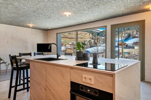 Frigorifero, forno, piano cottura, lavastoviglie