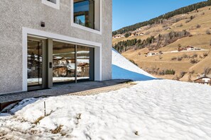 Exterior detail - Apartment 'Lena Dolomites Suite' with Mountain View, Private Terrace and Sauna (Villnöß)