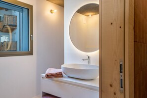 Dusche, Haartrockner, Handtücher