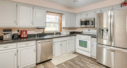 Spacious Delaware Home w/ Game Room!